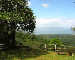 Uitzicht op het Brokopondo stuwmeer